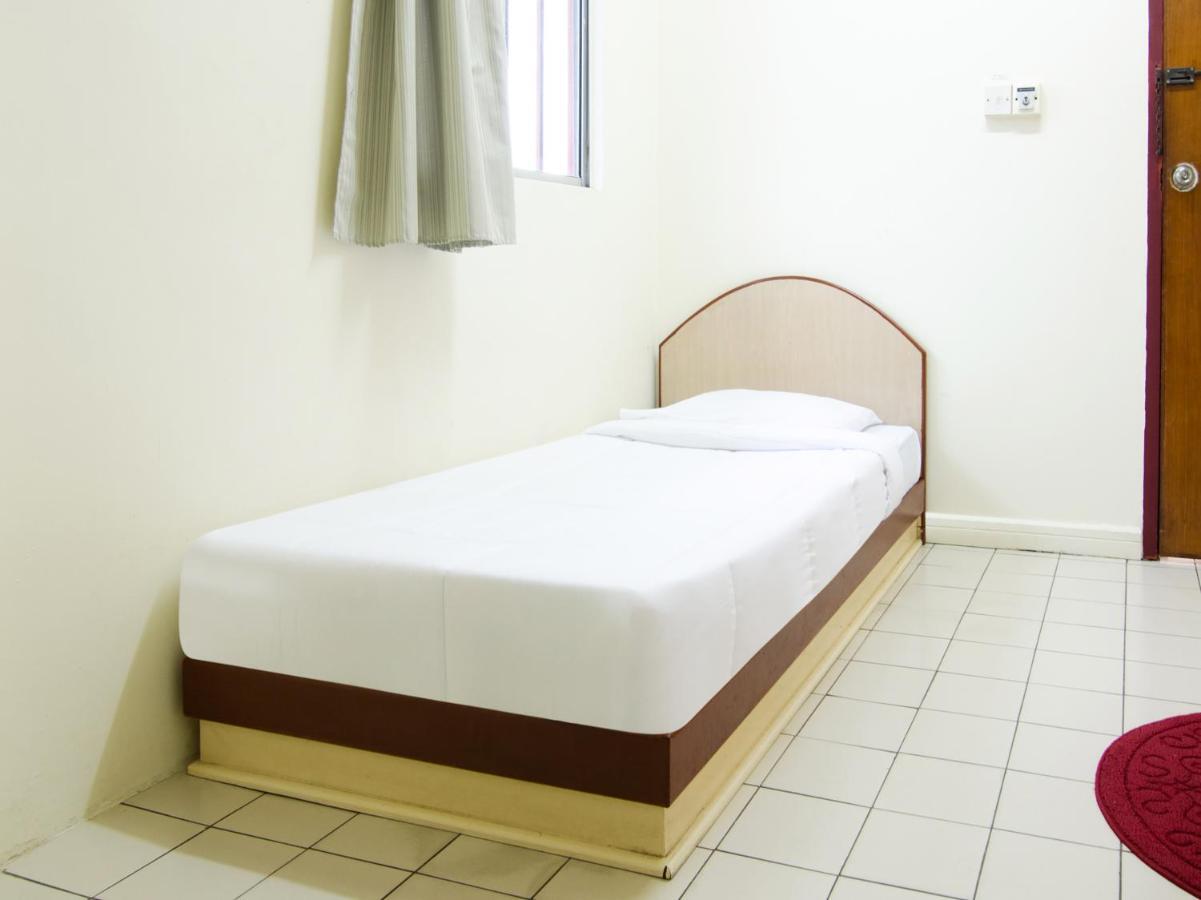 Spot On 89582 Evergreen Hotel Keningau Экстерьер фото